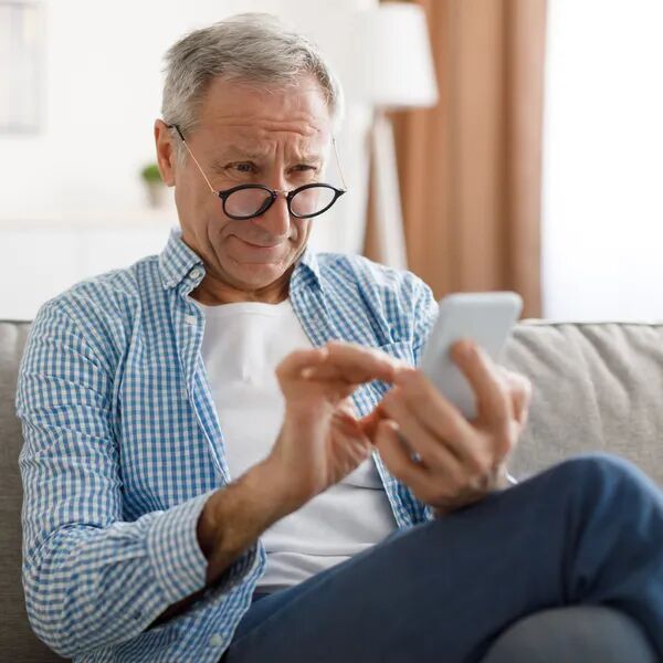 🌟 Presbytie : Découvrez la solution adaptée à votre vision ! 👁️📱